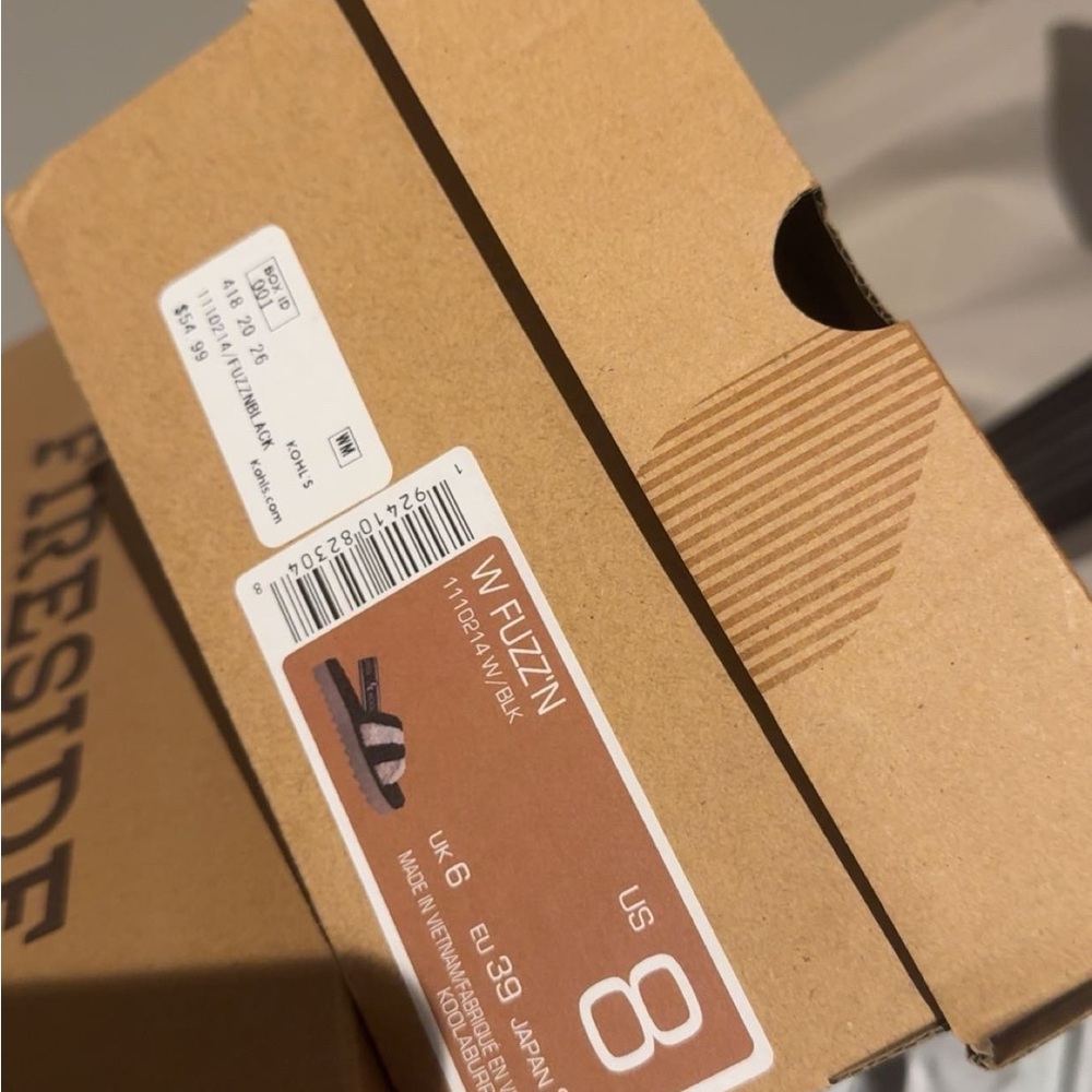 Kookaburra by UGG - size 8